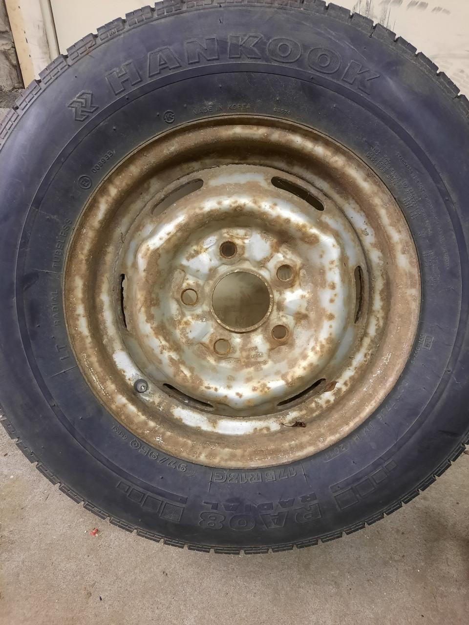 Diverse banden, velgen, spatborden aanhanger aanhangwagen kar trailer