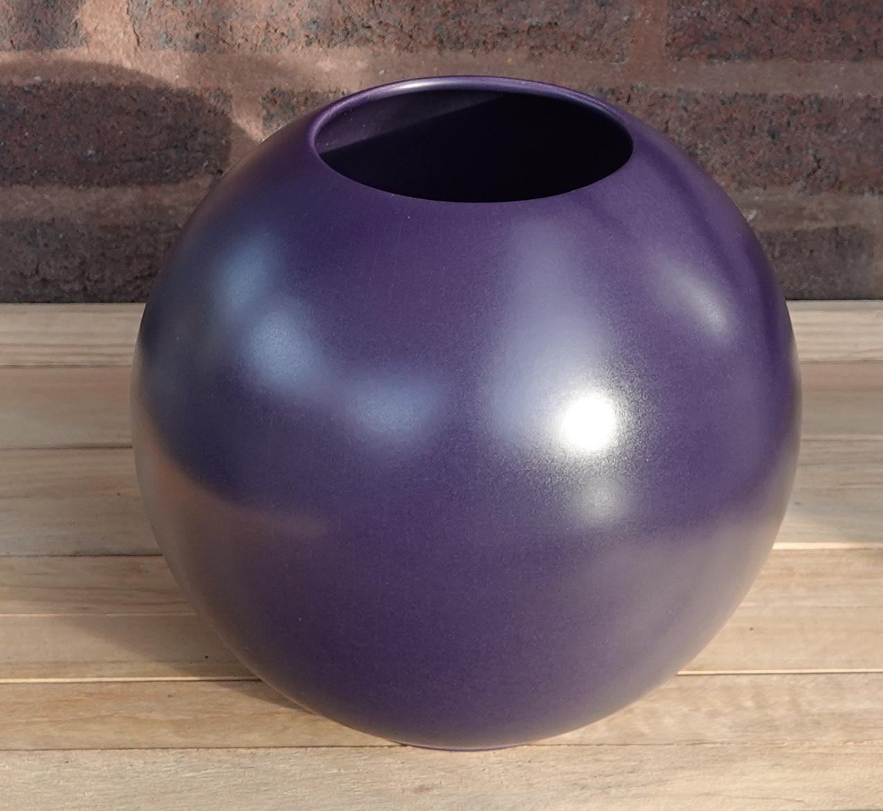 Gave paarse vaas in bolvorm 21 cm z.g.a.n.