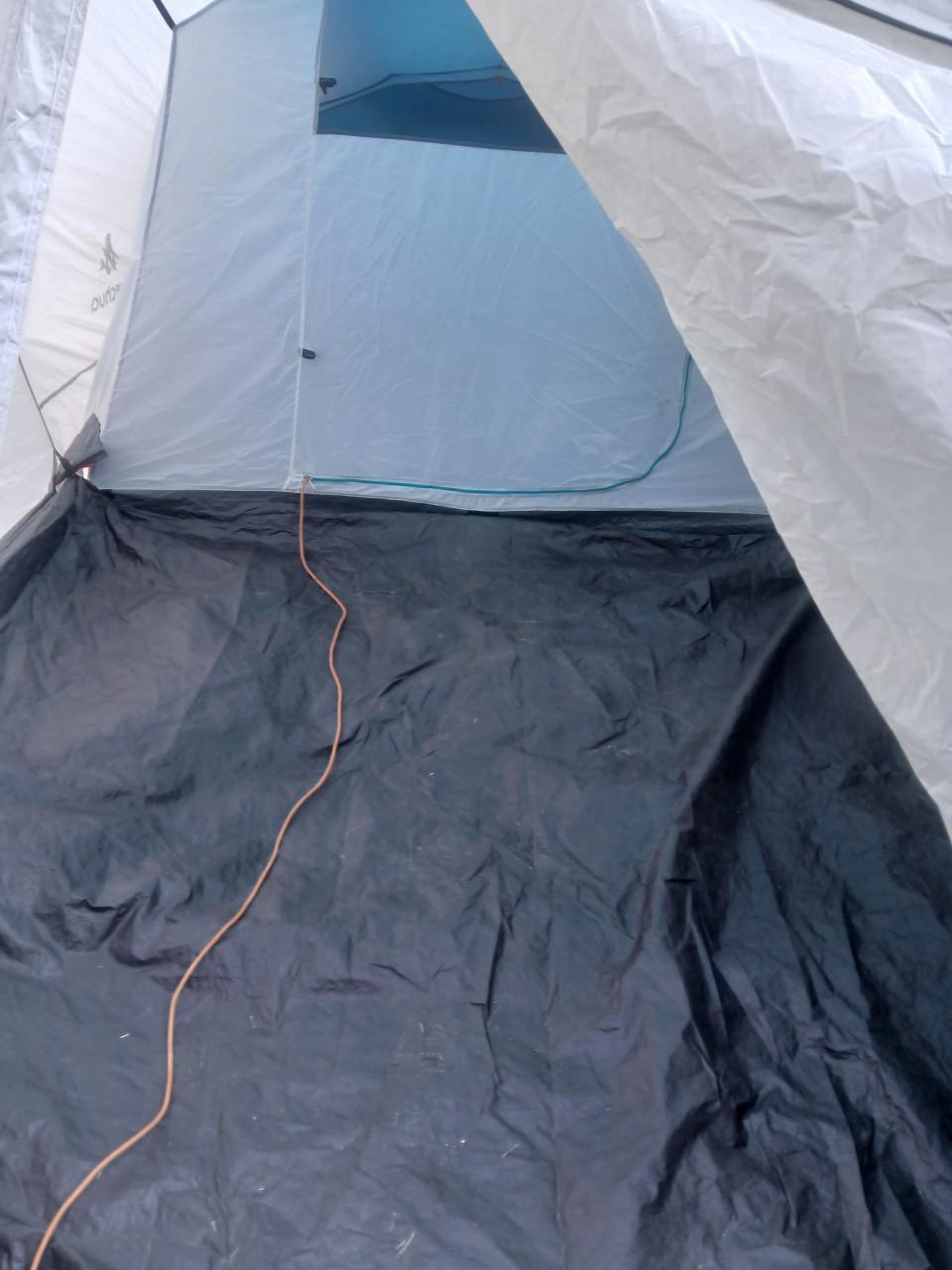 4 persoons tent plus 2 veld bedden en slaapzakken