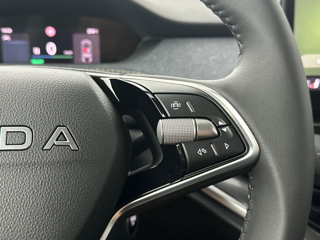 Skoda Elroq business edition tour elektromotor 210 kw / 286 pk