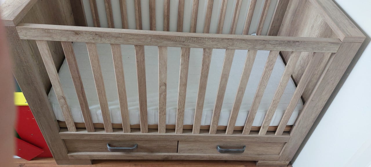 Complete kinder kamer, ledikant, commode en box