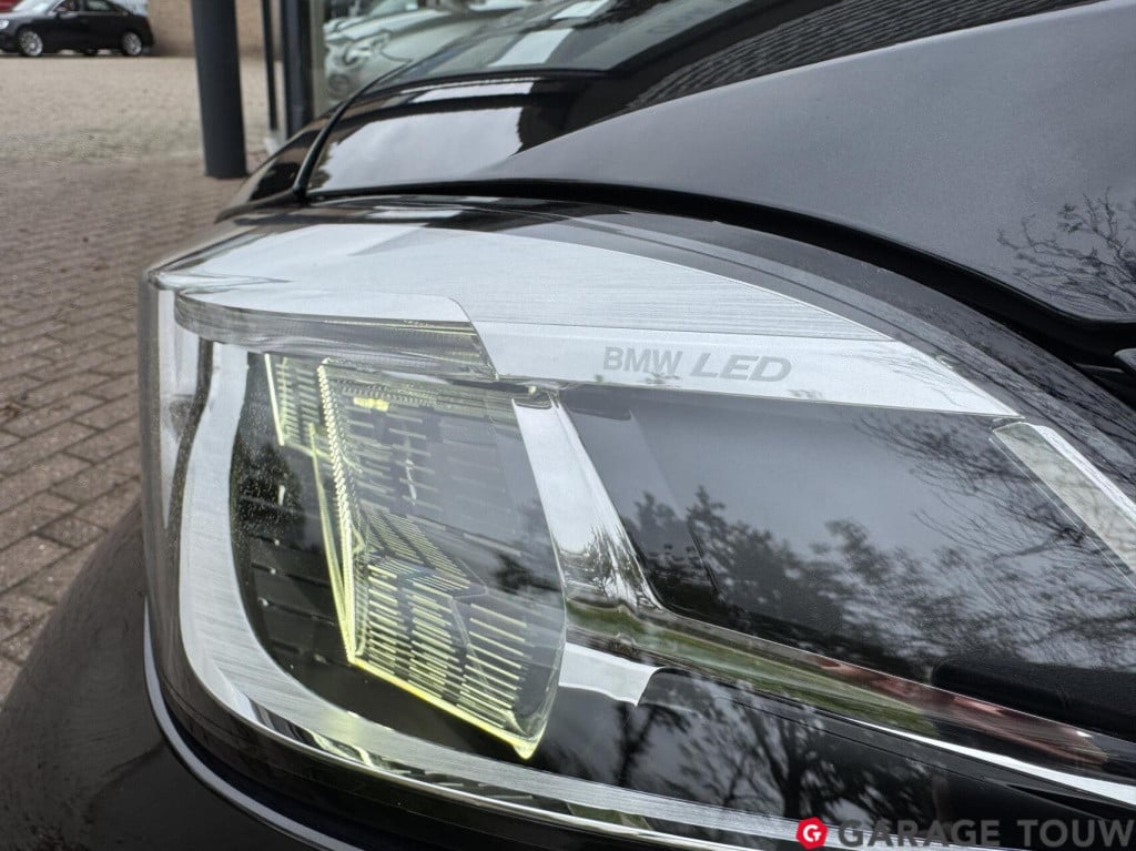 BMW 1 Serie m135i xdrive high executive edition pano orig.nl