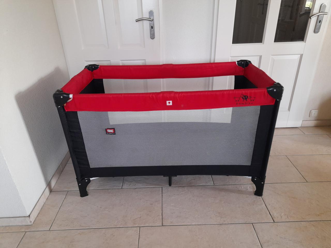 Camping bedje met matras ( in goede staat )