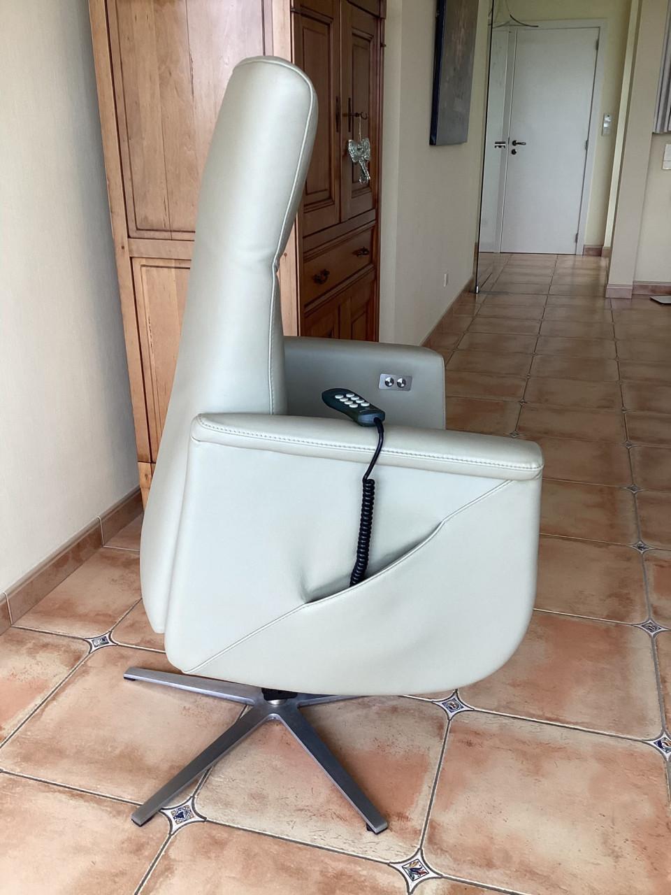 Prominent sta op fauteuil Small
