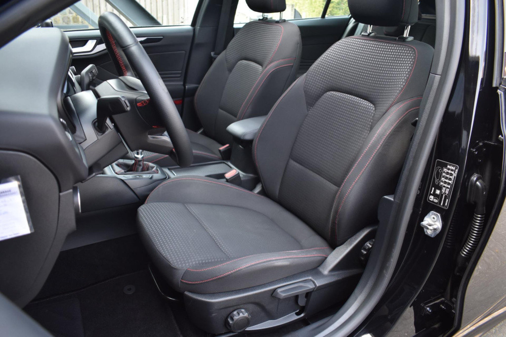Ford Focus wagon 1.0 ecoboost hybrid st line | panoramadak | apple carplay 