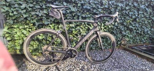 SENSA GULIO AERO CARBON.