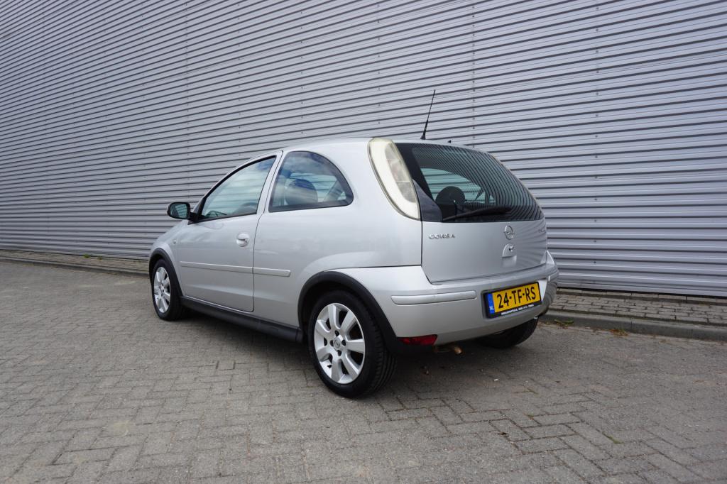 Opel Corsa 1.2-16v silverline airco / elektr. ramen / lm velgen / nap