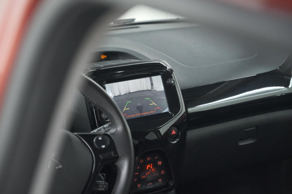 Peugeot 108 1.0 e-vti allure top! | elektrisch vouwdak | trekhaak | camera 