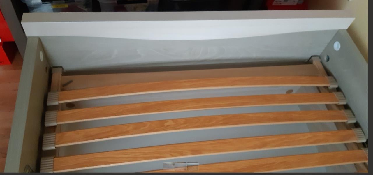 Slaapkamer ledikant, lattenbodem, lade, nachtkastje, kast 2-deurs, 2 x kast