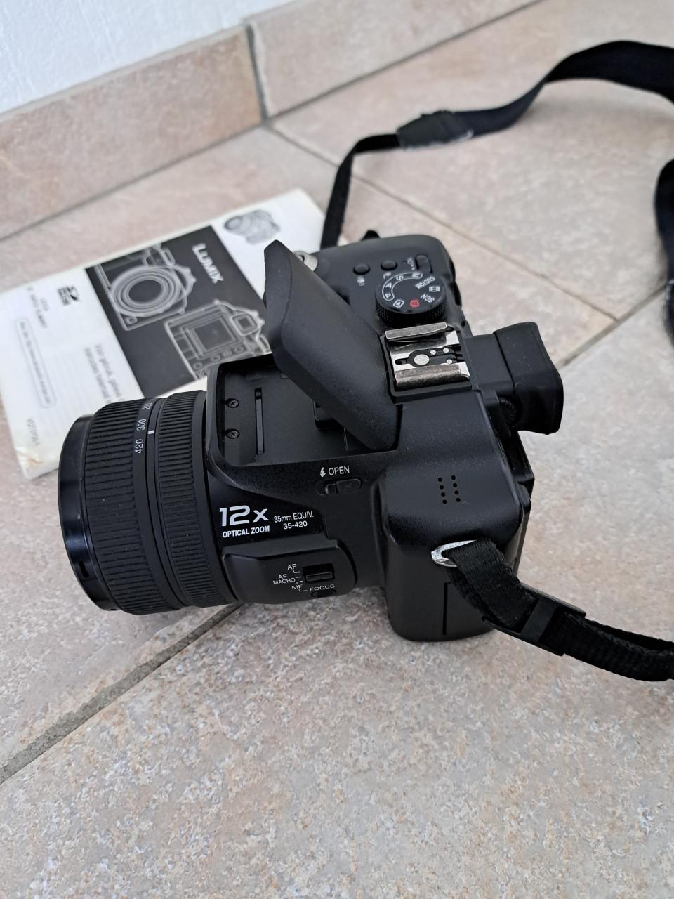 LUMIX /PANASONIC CAMARA MET TAS EN TOEBEHOREN