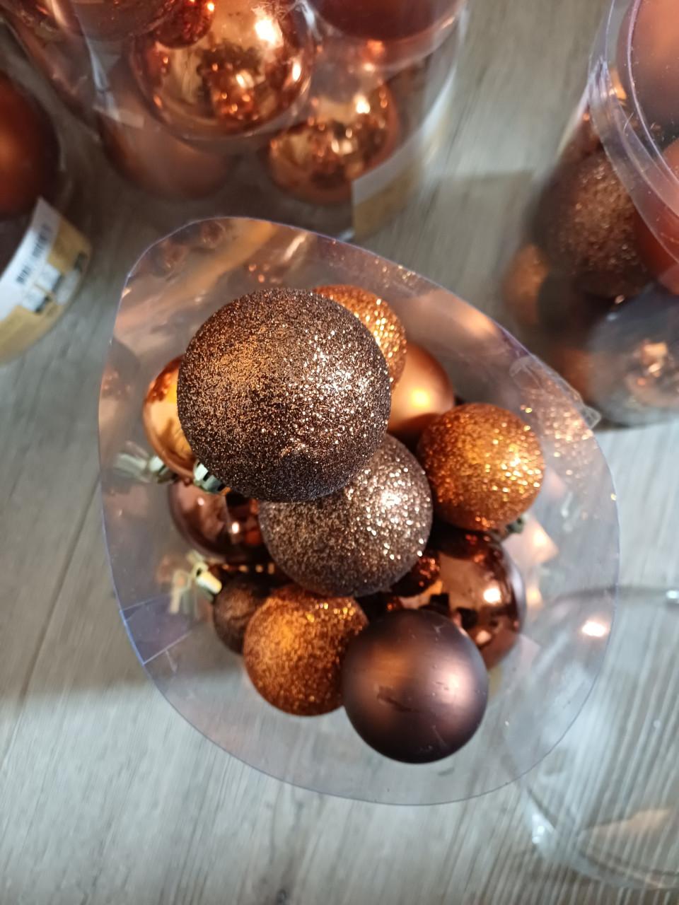 Oranje/roest kerstballen