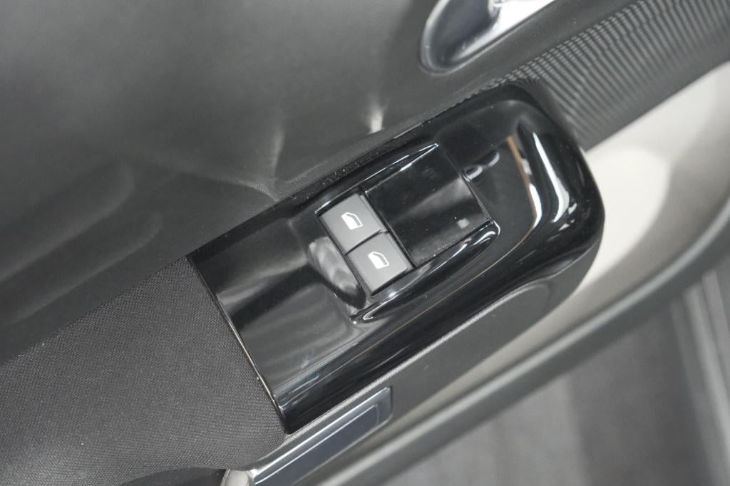 Citroen C3 puretech 110 eat6 business | trekhaak | camera | dodehoekdetecti