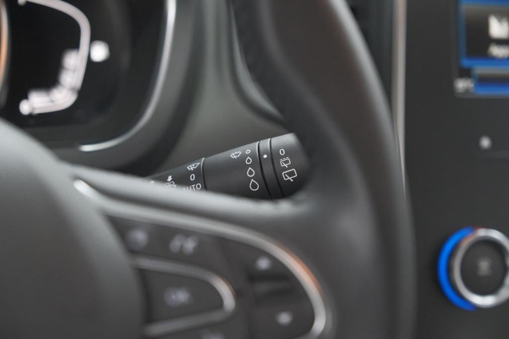 Renault Scenic tce 140 edc limited | camera | stoelverwarming | navigatie |