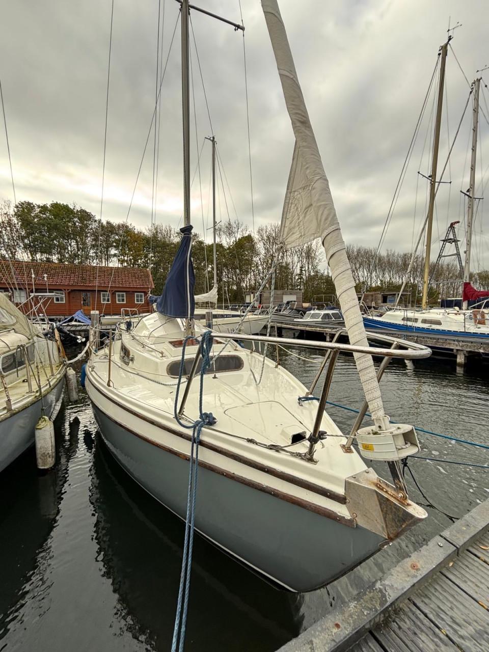 Kievit 680 kajuitzeilbootje