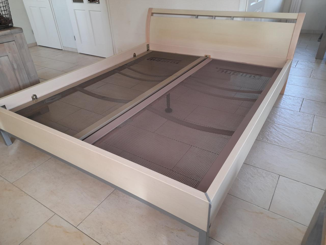 Stevig 2 Persoons bed 180 x 210 met auping spiralen
