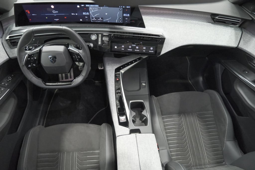 Peugeot 3008 hybrid 136 e-dsc6 gt | panoramadak | focal hifi pack| 360 came