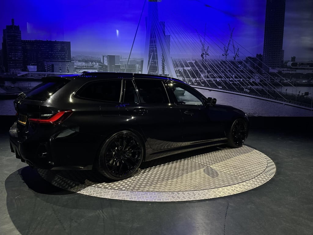 BMW 3-serie touring 330e xdrive *pano*360camera*sportstoelen*laser*eibach*
