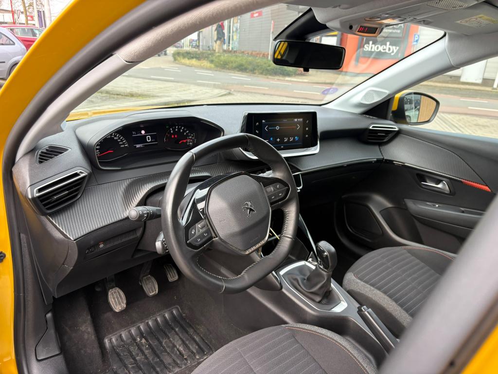 Peugeot 208 1.2 puretech blue lease active