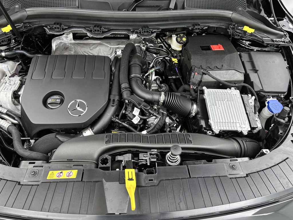 Mercedes-Benz Gla-klasse 180 business solution amg | trekhaak | parkeerpakk