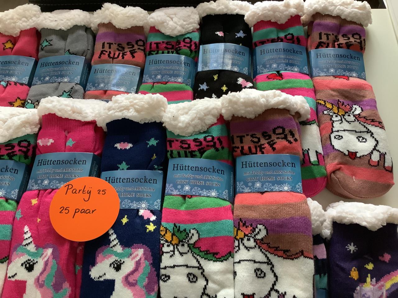 Partij super leuke fluffy huissokken. ( partij 25)