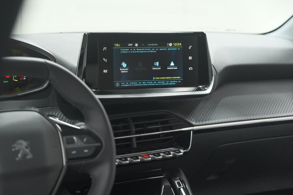 Peugeot 208 ev allure 50 kwh | 3 fase laadfunctie | parkeersensoren | apple