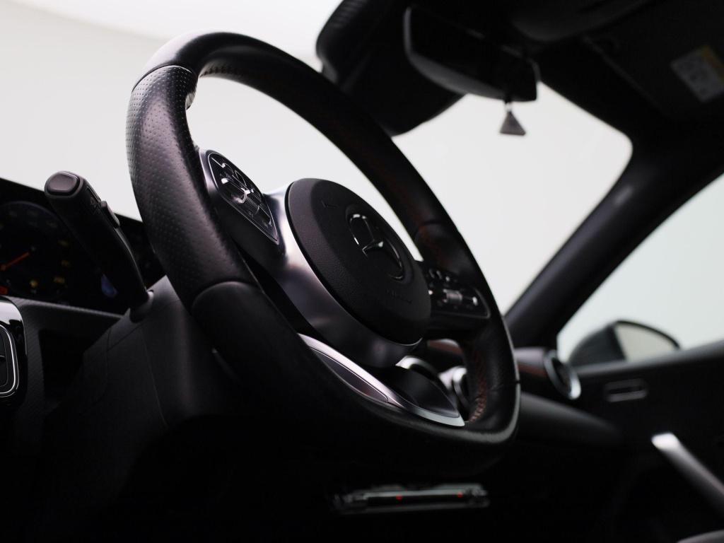 Mercedes-Benz A-Klasse 180 business solution amg | automaat | panorama dak 