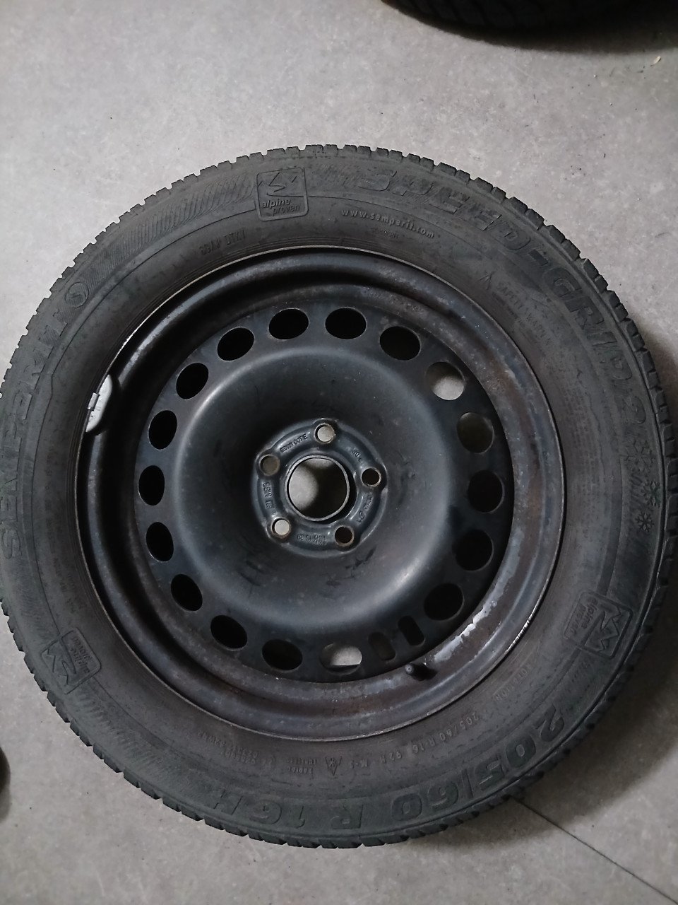 4x winterbanden op stalen velg + wieldop en hoes