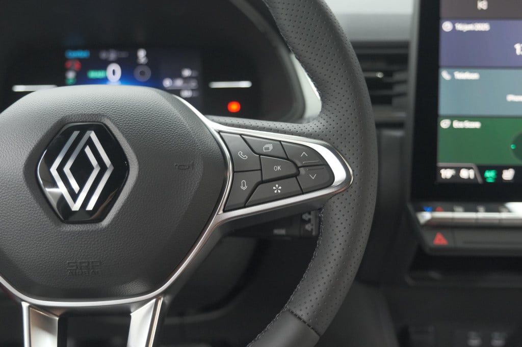 Renault Captur 1.6 e-tech full hybrid 145 techno | advanced driving | camer