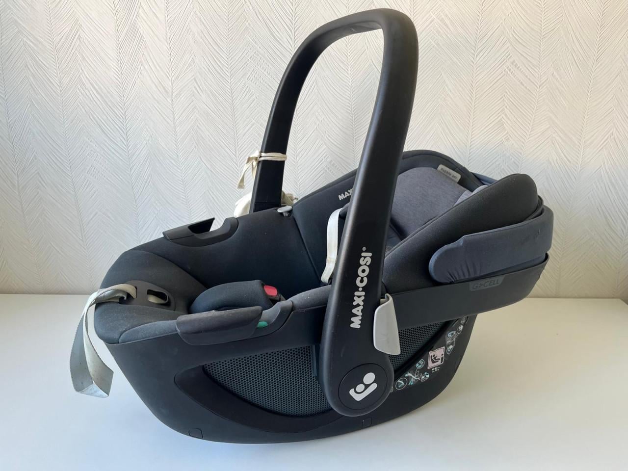 Maxi Cosi Pebble 360 autostoel + zitverkleiner + guirlande