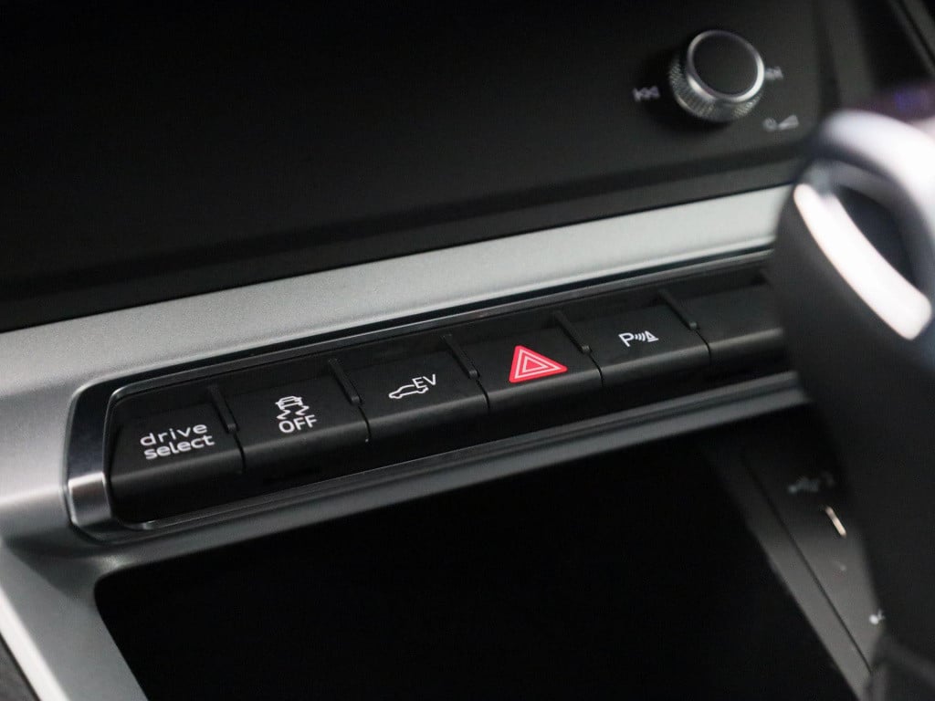 Audi Q3 45 tfsi e s tronic | automaat | lmv | parkeer sensoren | virtual co
