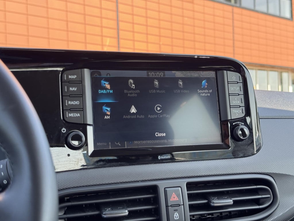Hyundai I 10 1.0 comfort smart nieuw model! | two-tone lakkleur | navigatie