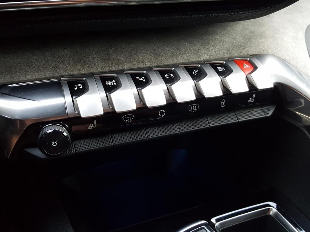 Peugeot 3008 gt 1.2-130pk automaat/eat8 navigatie| trekhaak | apple carplay