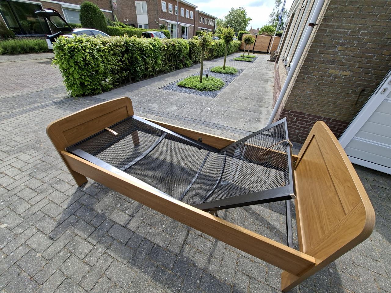 Ledikant voor senioren (verstelbaar)