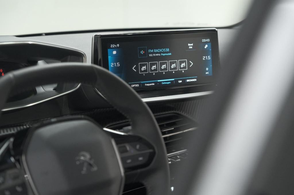 Peugeot 208 puretech 100 allure pack | camera | apple carplay | parkeersens