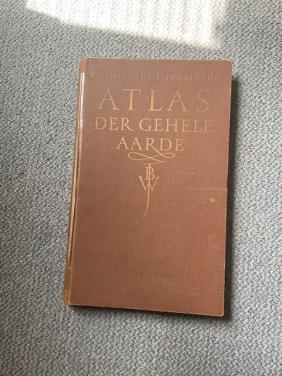 Complete Atlas  (met register) der gehele aarde uit 1964