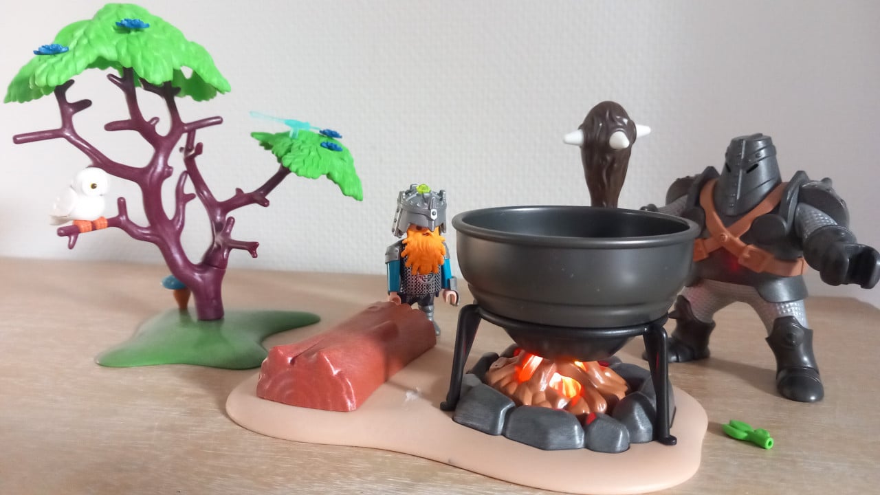 Playmobil dwergsoldaat en reus bij vuurpot set9409t