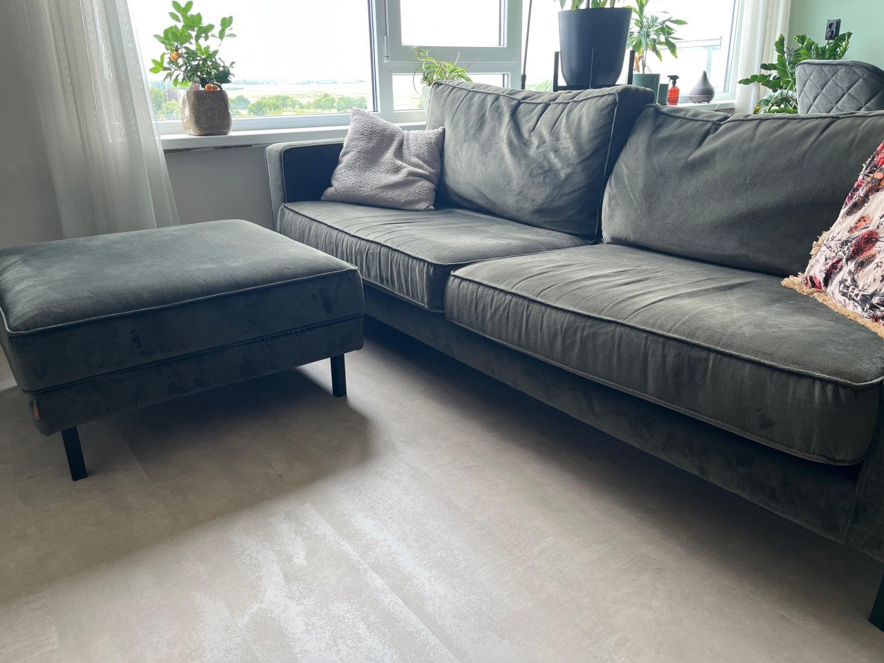 Comfortabele bank te koop (fluweel groen)