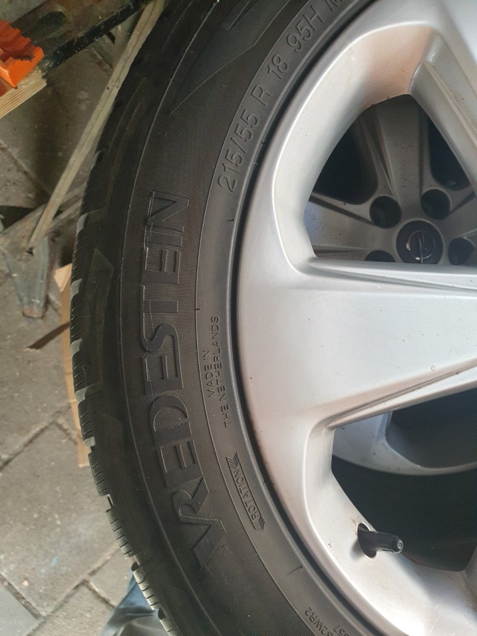 Set lichtmetalen velgen Vredestein banden 255/15 r18