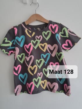 Donker grijs gekleurd hartjes shirt Primark  Maat 128