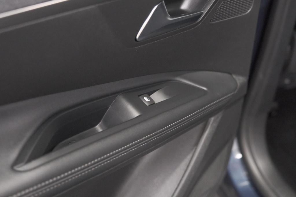 Peugeot 5008 puretech 130 eat8 crossway | trekhaak | camera | navigatie | a