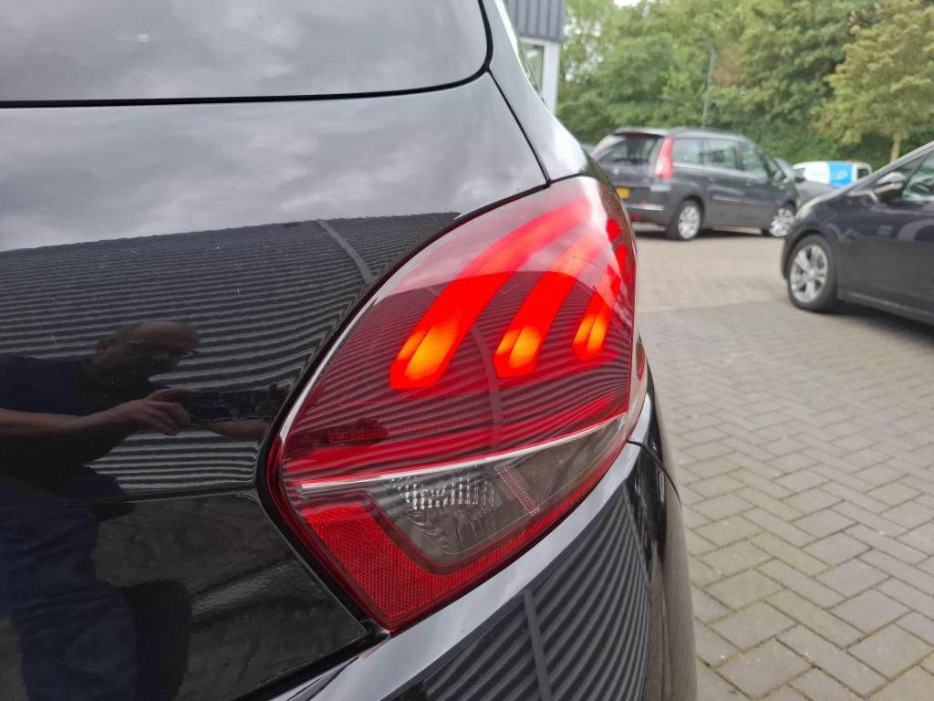 Peugeot 208 1.2 signature nav/airco/lmv/park