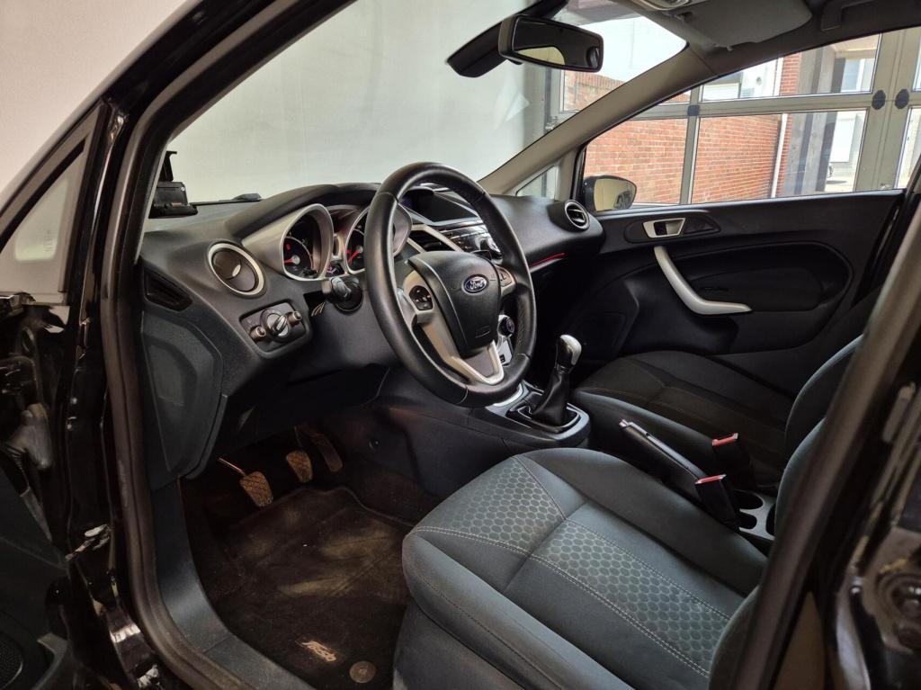 Ford Fiesta 1.25 titanium / keyless / cruisecontrol / nieuwe distriebutieri