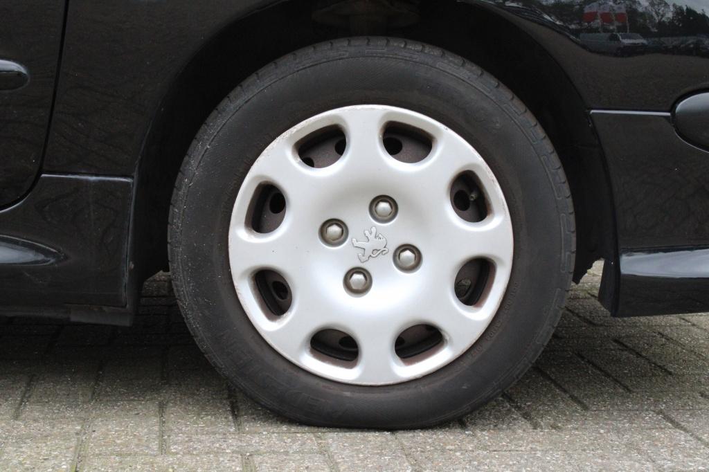 Peugeot 206 inclusief nieuwe apk, lees tek 1.4 génération