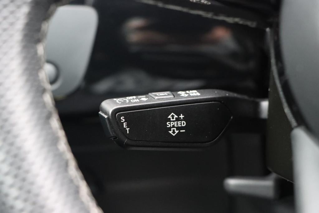 Audi A4 avant 35 tfsi s-line edition competition 150pk s-tronic