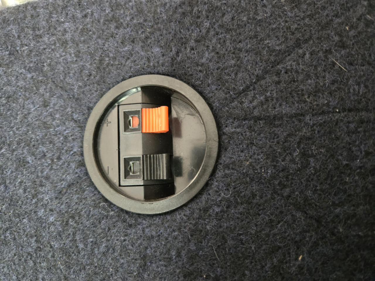 Robuuste speakerboombox met twee krachtige speakers en twee tweeters