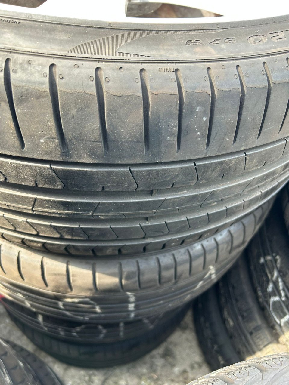 ''20'' VOLVO ALUMINIUM VELGEN MET PIRELLI PZERO ZOMER BANDEN