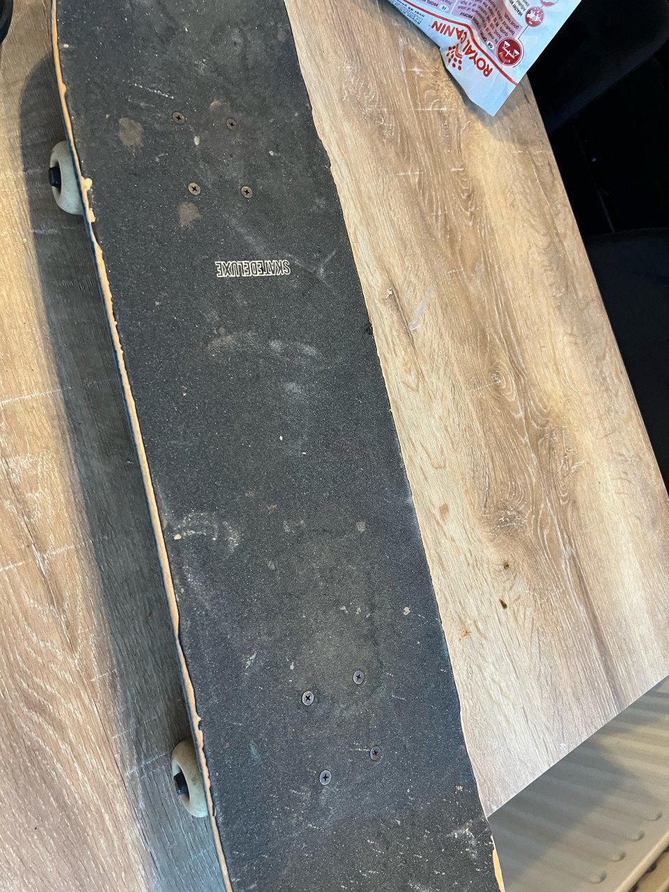 Skateboard skatedeluxe met wieltjes gebruikt