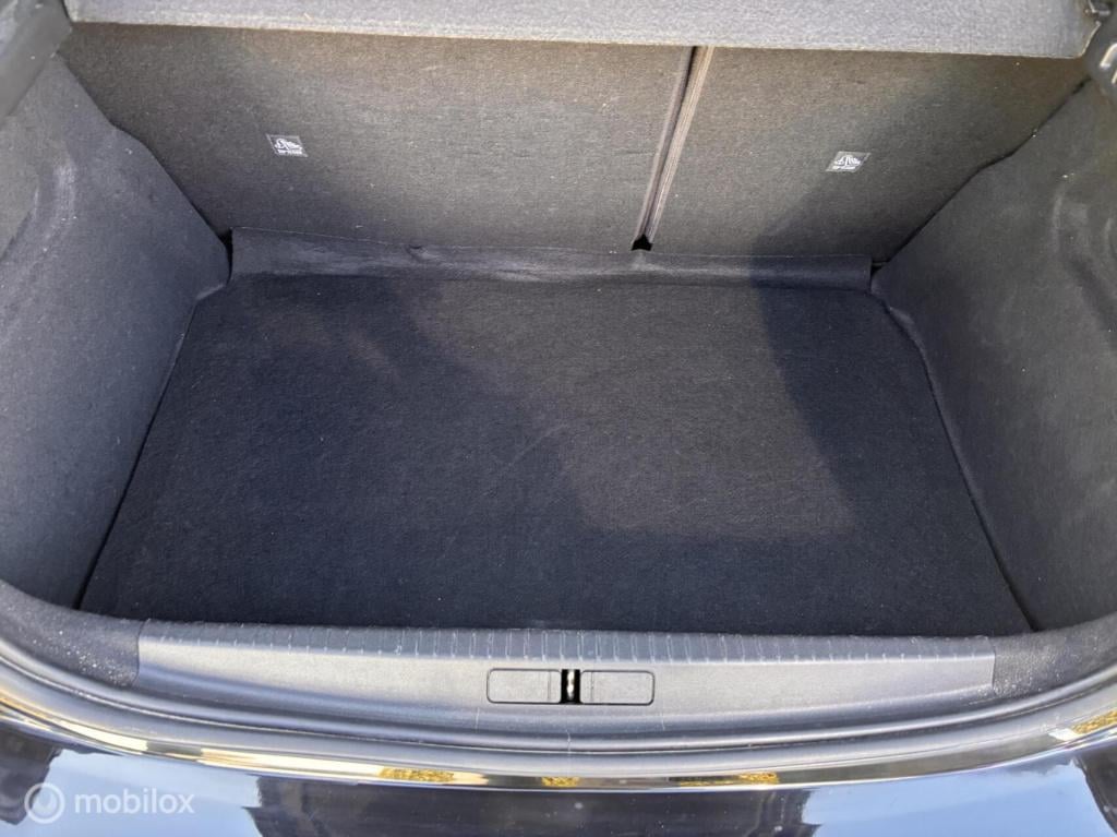 Opel Corsa 1.2 black line + nw d.riem