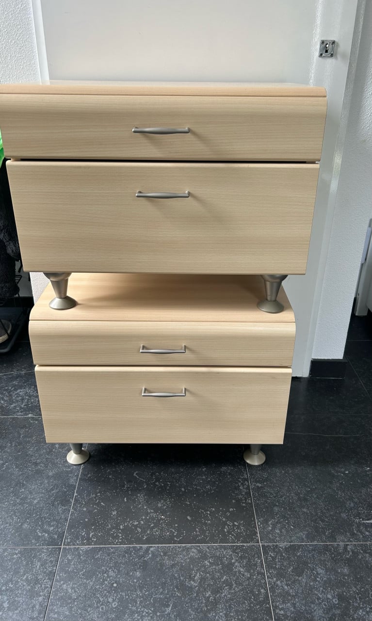 Te koop: 2 nachtkastjes