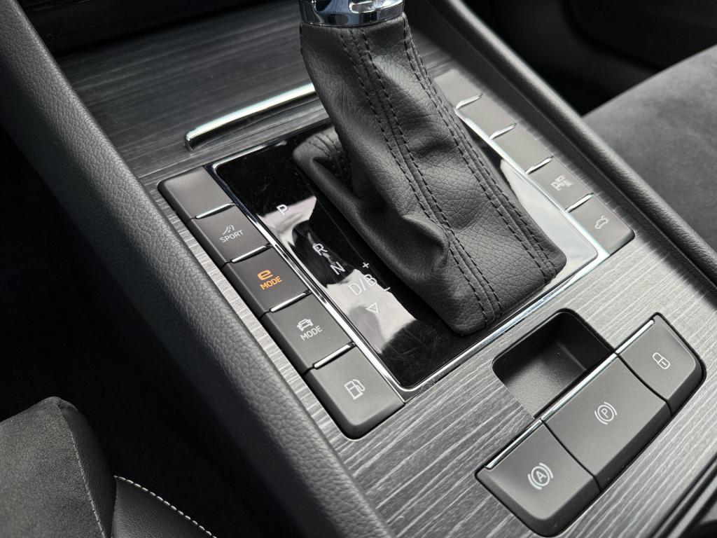 Skoda Superb combi 1.4 tsi iv 218pk style | pano dak | trekhaak